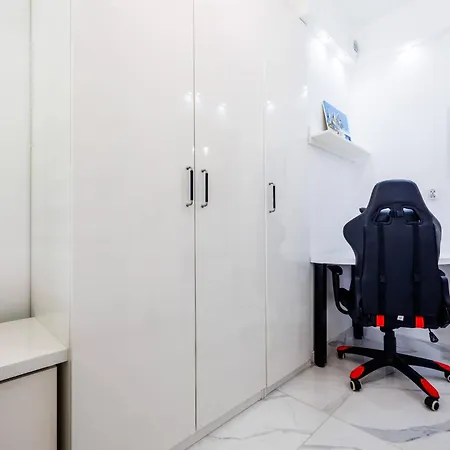 Luxury With Bath- Centre, Free Parking Apartment *