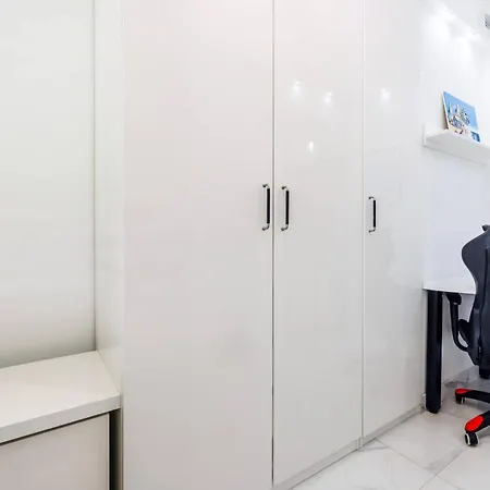 Luxury With Bath- Centre, Free Parking Apartment