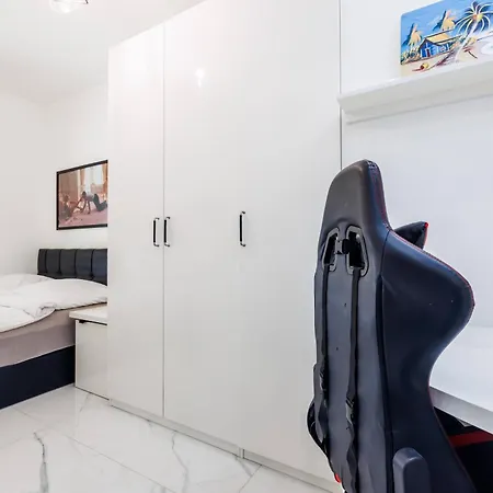 Luxury With Bath- Centre, Free Parking Apartment *