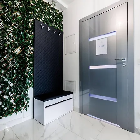 Luxury With Bath- Centre, Free Parking Apartment